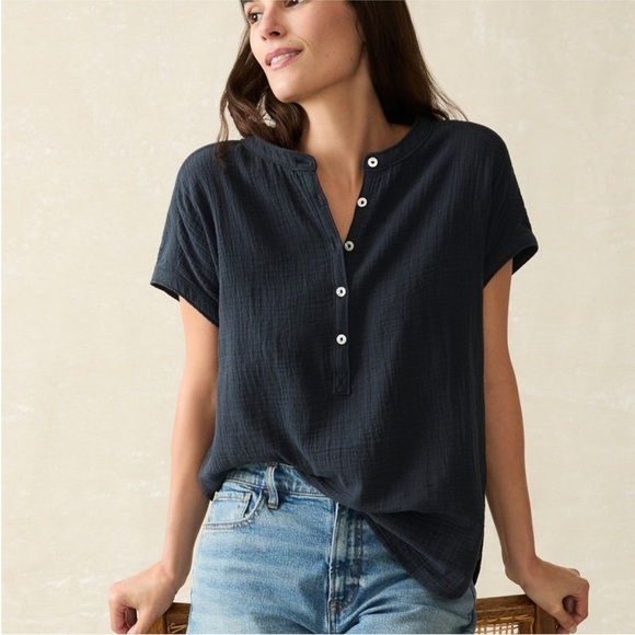 Faherty Tops - Faherty Dream Desmond Organic Cotton Top in navy blue
Size S